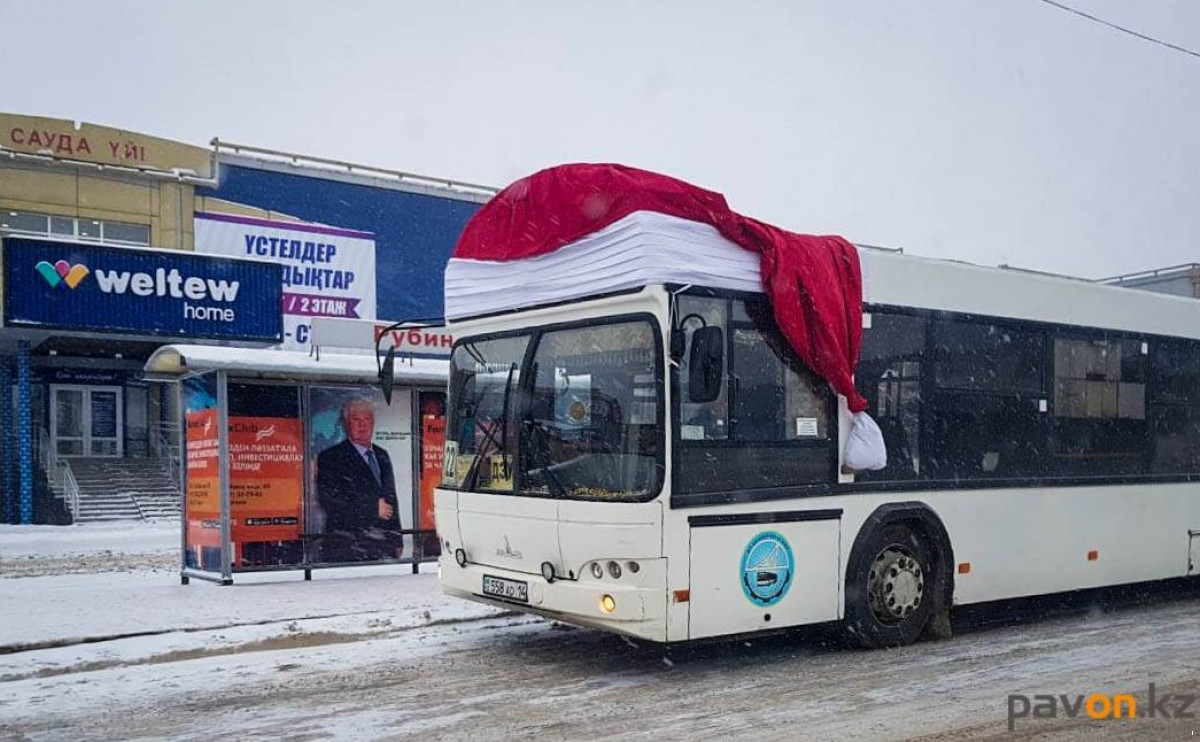 Оригинальным способом украсили автобус в Павлодаре к Новому году (ВИДЕО) »  Лента новостей Казахстана - Kazlenta.kz