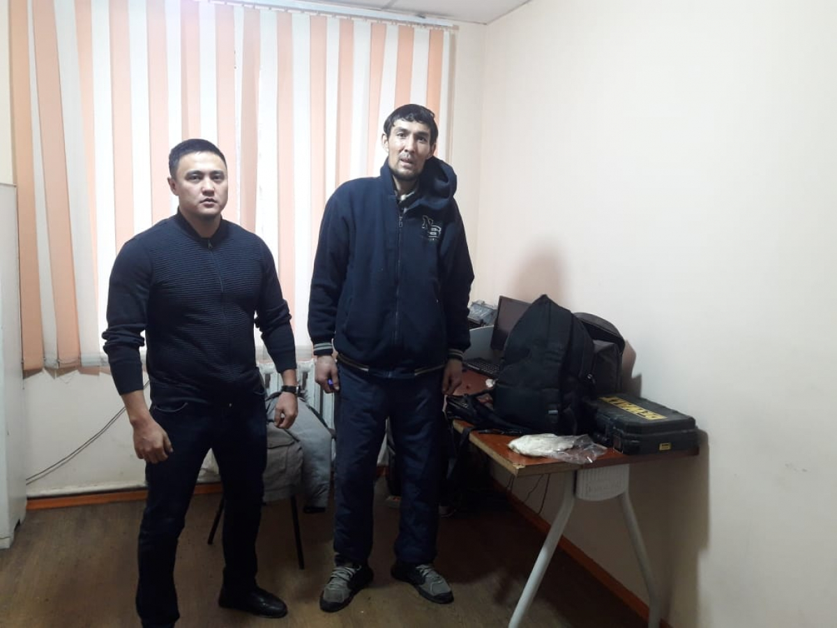 Мужчина, вскрывавший чужие авто, задержан в нижней части Алматы (видео)