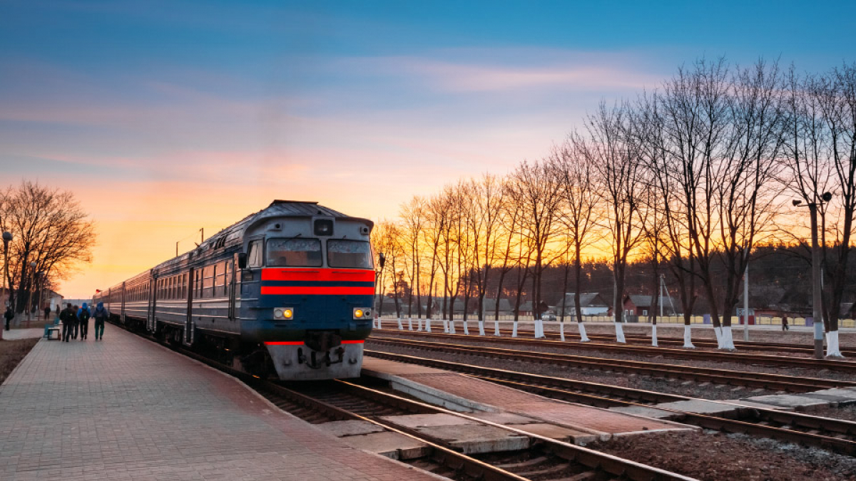 Бел жд путь. БЕЛЖД поезда. Белорусская ЖД. Железнодорожный транспорт в Белоруссии. Железнодорожные пути Белоруссии.