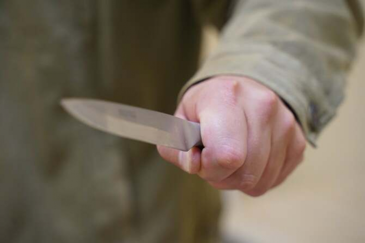 Нож в спину: мужчина напал на бывшую сожительницу в Акмолинской области