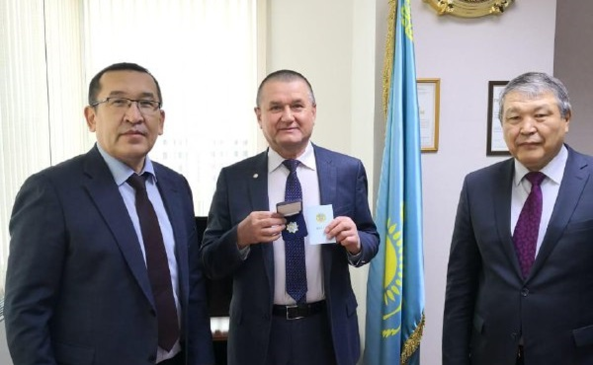 Ко Дню Независимости Республики Казахстан звания «почетный дорожник» были удостоены 20 человек