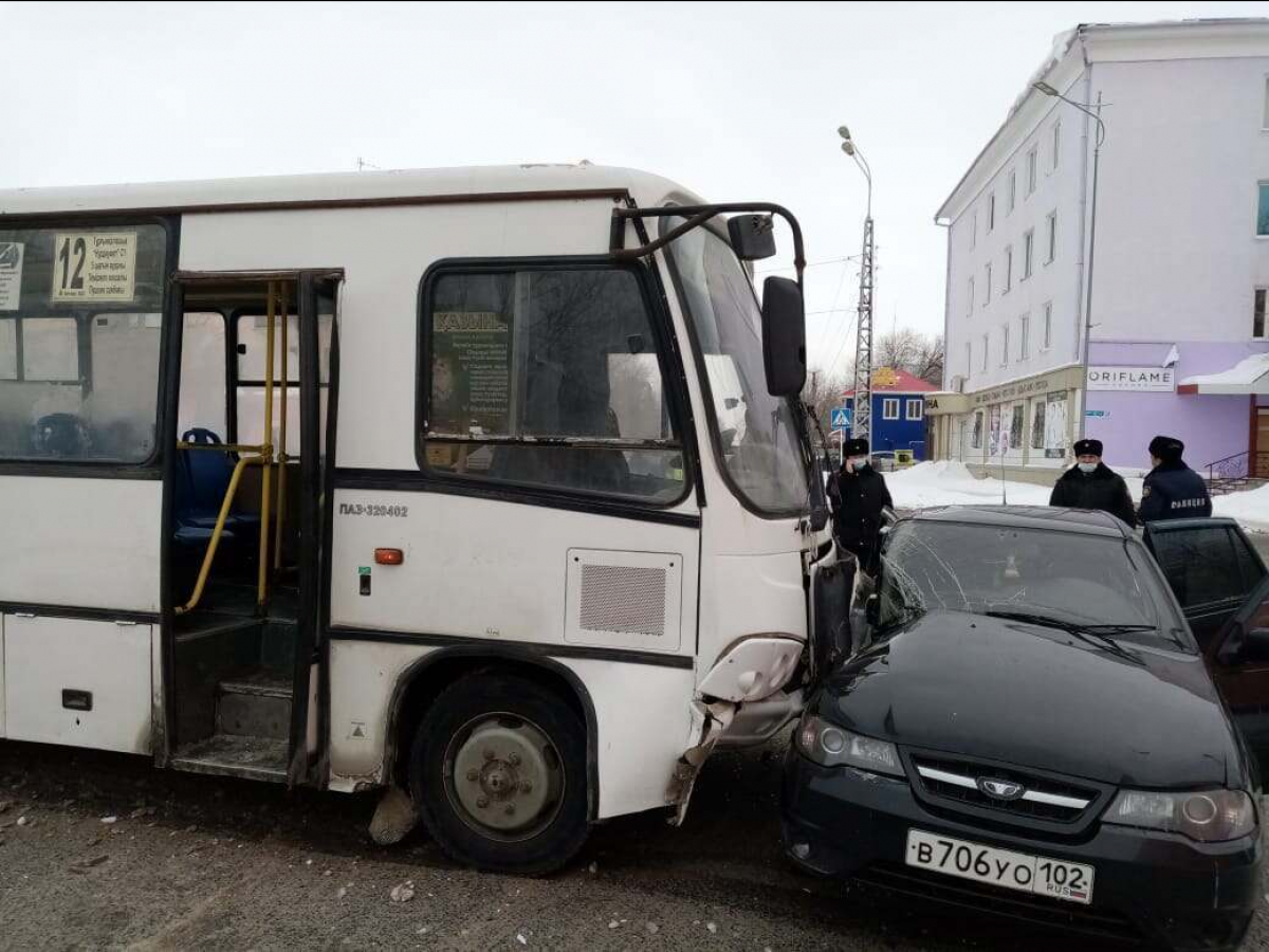 Автобуса актюбинске. РК авария автобуса с детьми. Актобе 2018 автобус авария. Фото из автобуса. Пассажиры в автобусе.