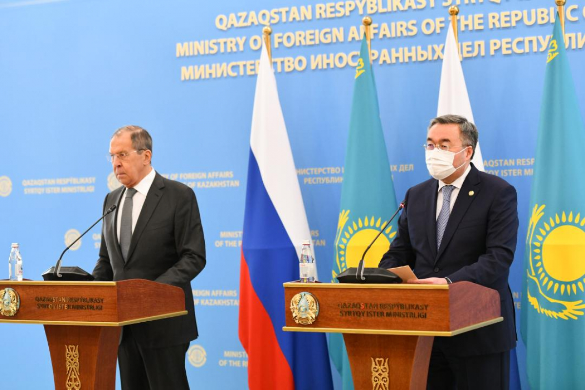 О чём говорили главы МИД Казахстана и России за закрытыми дверями