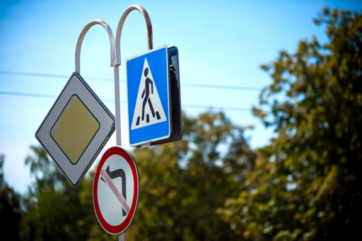 Более 10 тысяч дорожных знаков установят в Казахстане