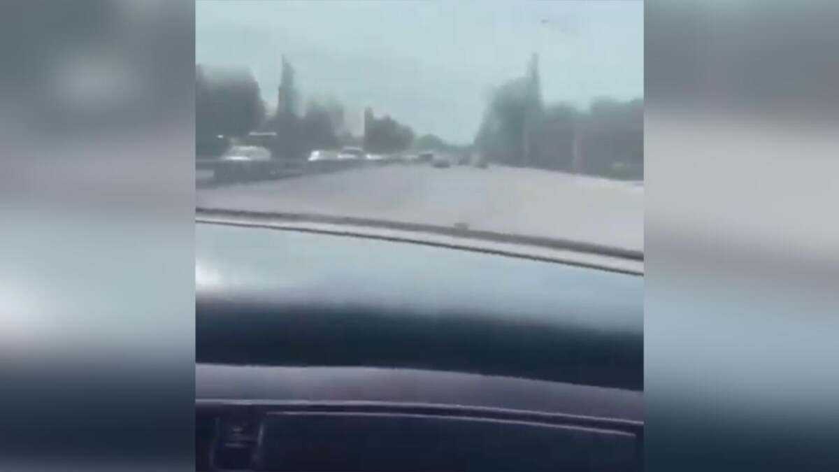 Водитель на Mercedes выехал на встречку ради зрелищного видео в Алматы