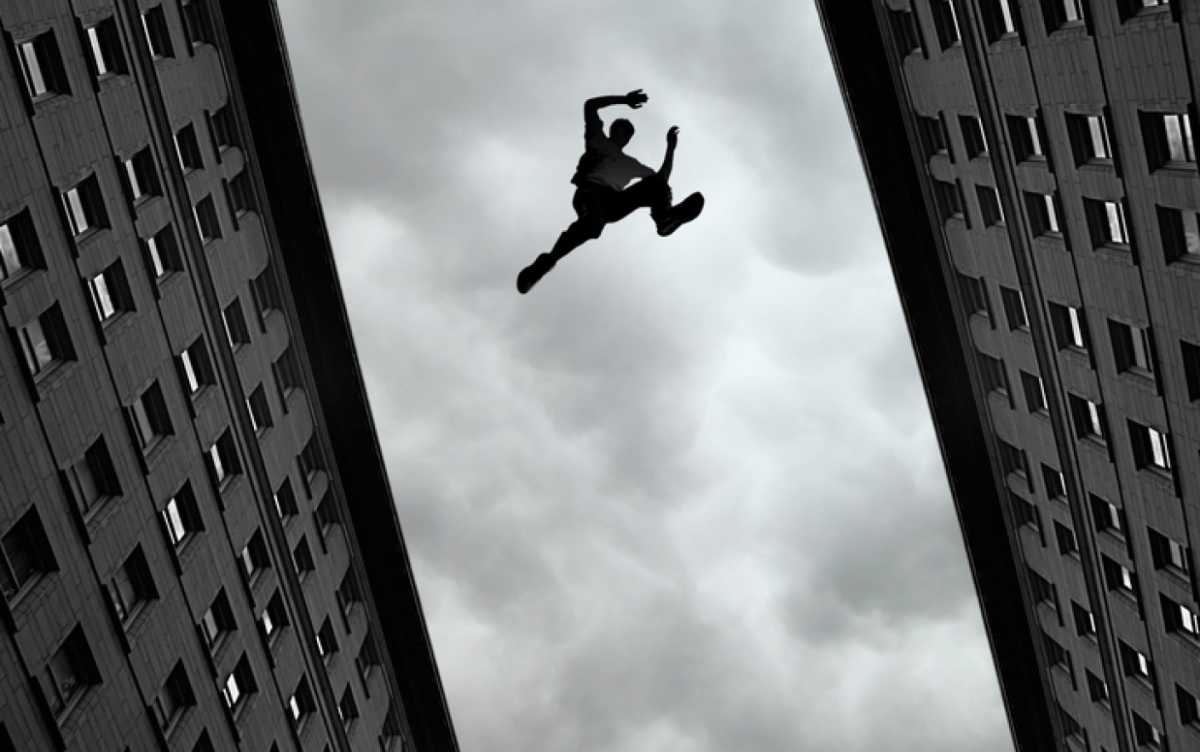 14-летний астанчанин упал с 20-го этажа: в Сети подозревают новую «смертельную» игру
