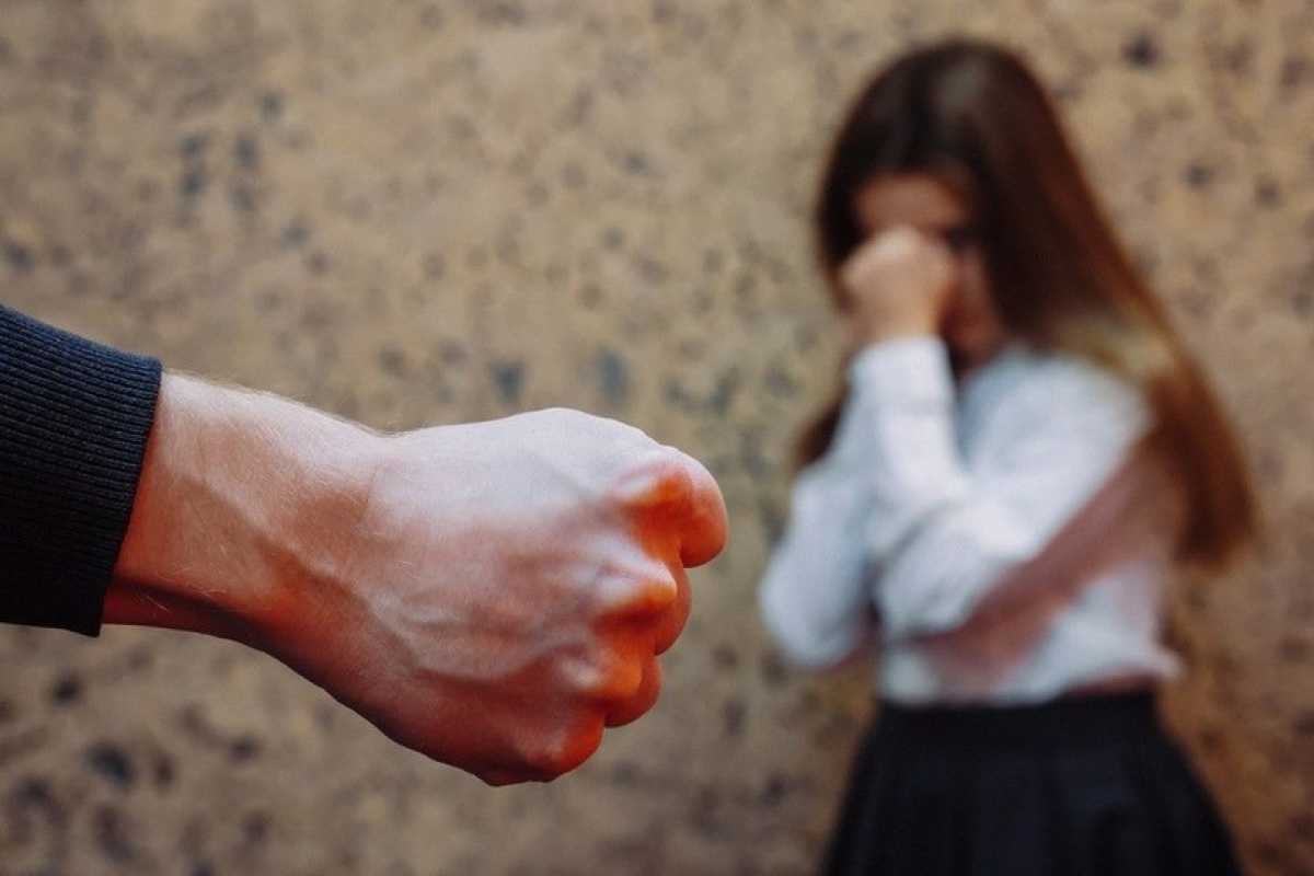 Связал 13 летнюю. Девочка покончила с собой. Девочка отрезает волосы. Истязание несовершеннолетнего. Связал 13 летнюю.