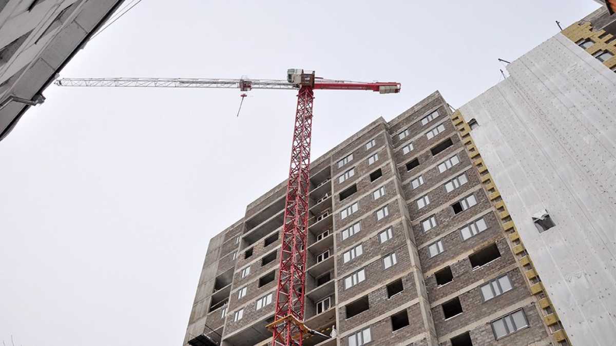 Новое жильё по жилищным программам стоит на треть дешевле, чем в среднем по рынку