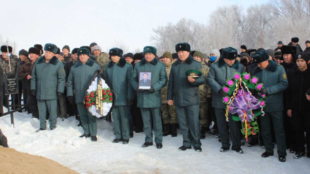 В ВКО похоронили офицера КНБ, погибшего от рук террористов