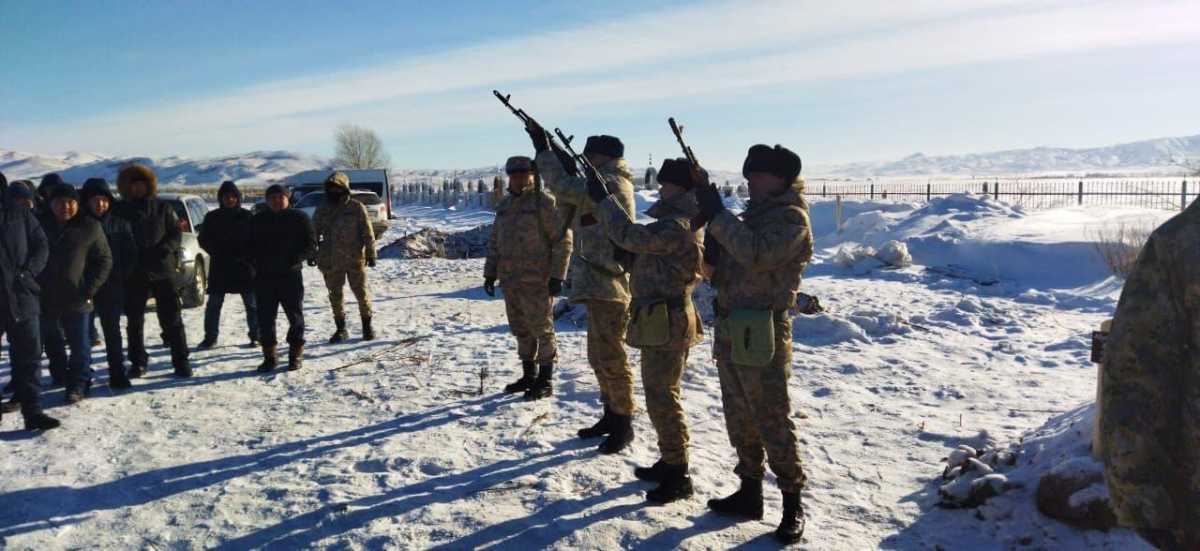Казахстанские пограничники попрощались с погибшими
