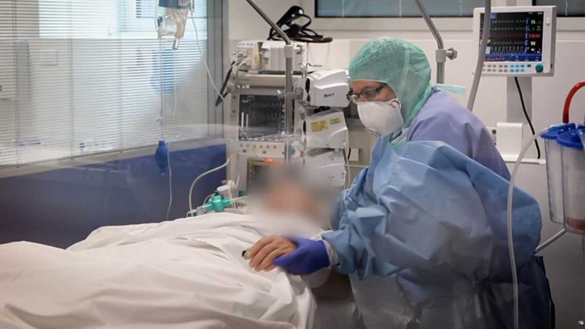 12 казахстанцев скончались от коронавируса и пневмонии за сутки