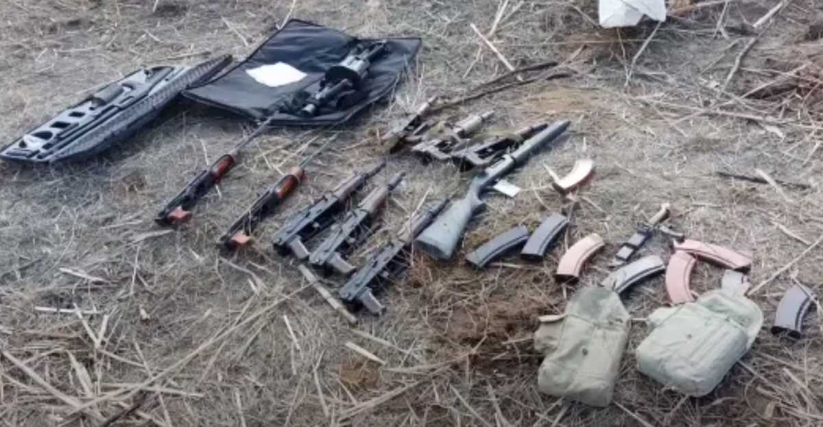 8 автоматов, 17 магазинов к нему: жамбылскими полицейскими обнаружен схрон оружия