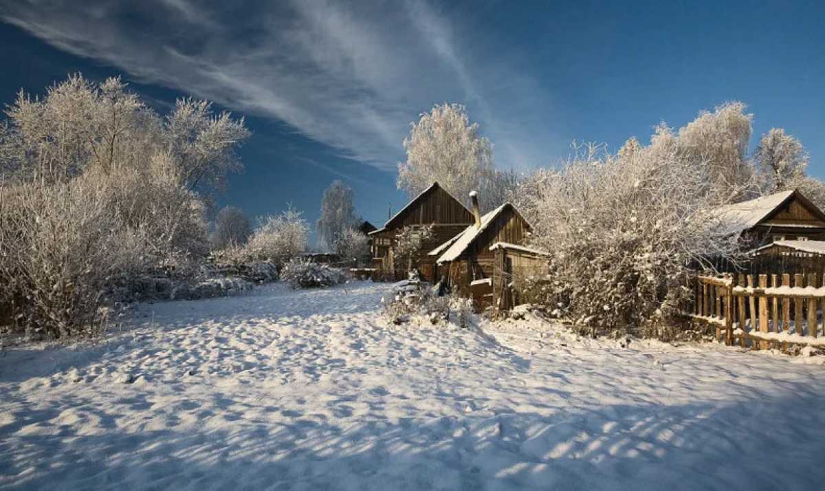 Фото зимы в деревне. Удмуртская деревня зимой. Зима в деревне. Зима в русской деревне. Зимний пейзаж деревня.