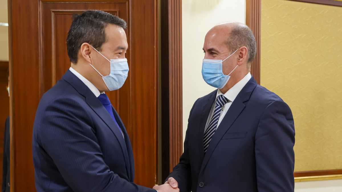 Смаилов провел встречу с исполнительным вице-президентом «Shell» П. Костелло