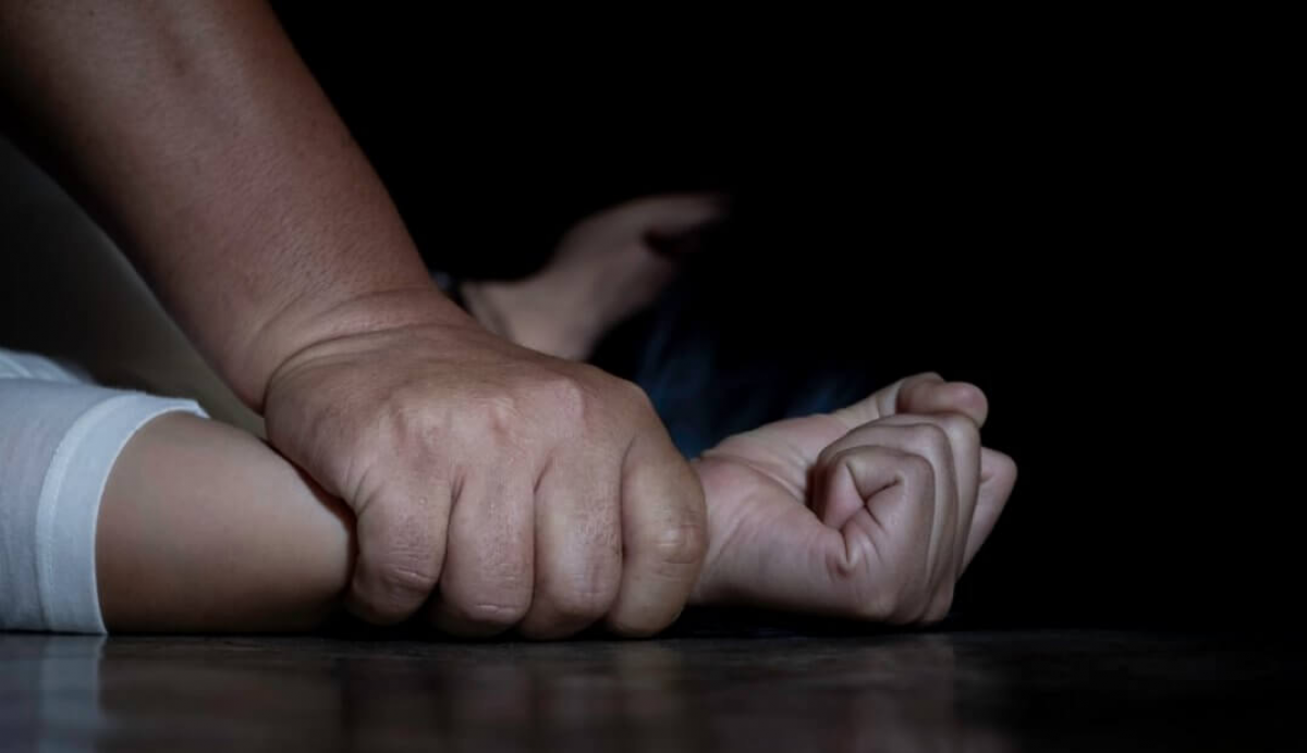 Отчима обвиняют в изнасиловании падчерицы в Уральске
