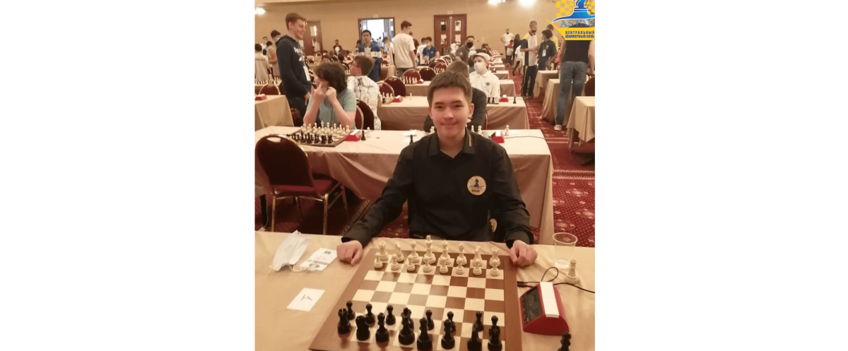 Юный казахстанец Ногербек Казыбек стал чемпионом мира по шахматам в возрасте до 18 лет