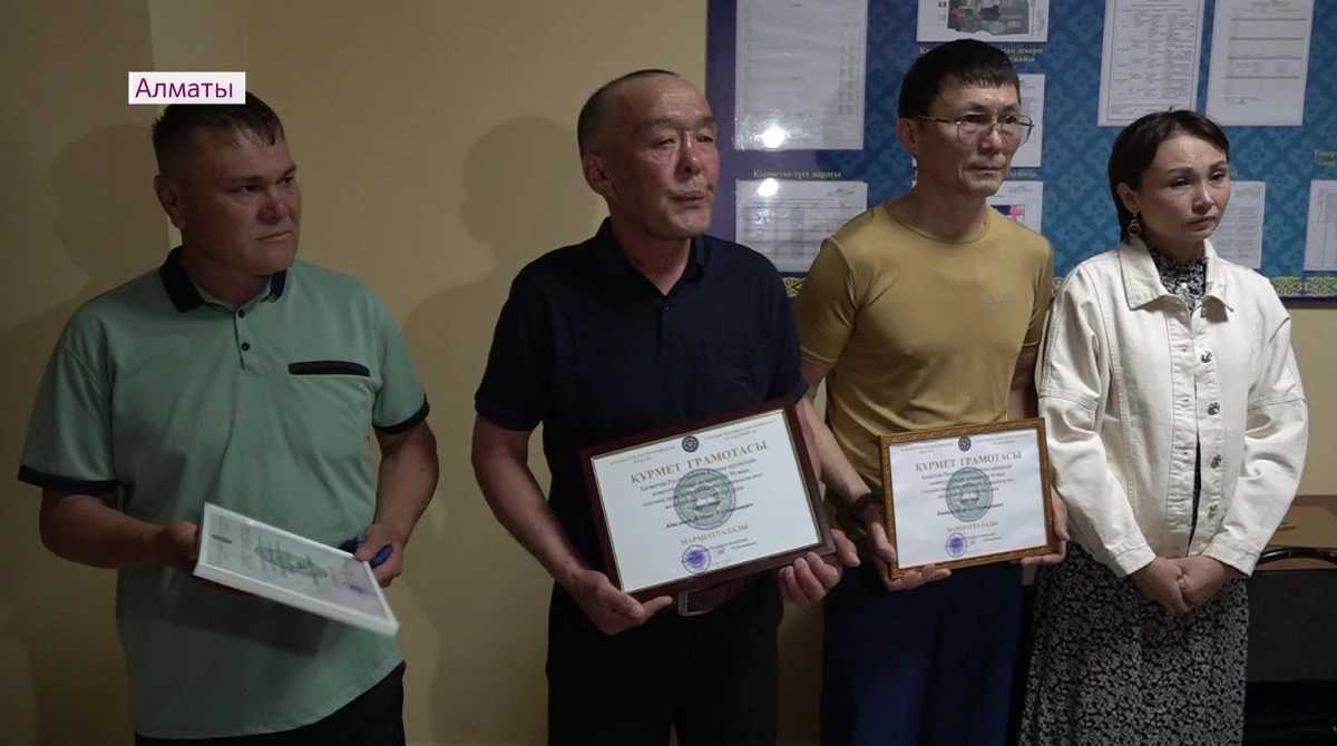 В Алматы подарили квартиры семьям погибших в январе курсантов КНБ