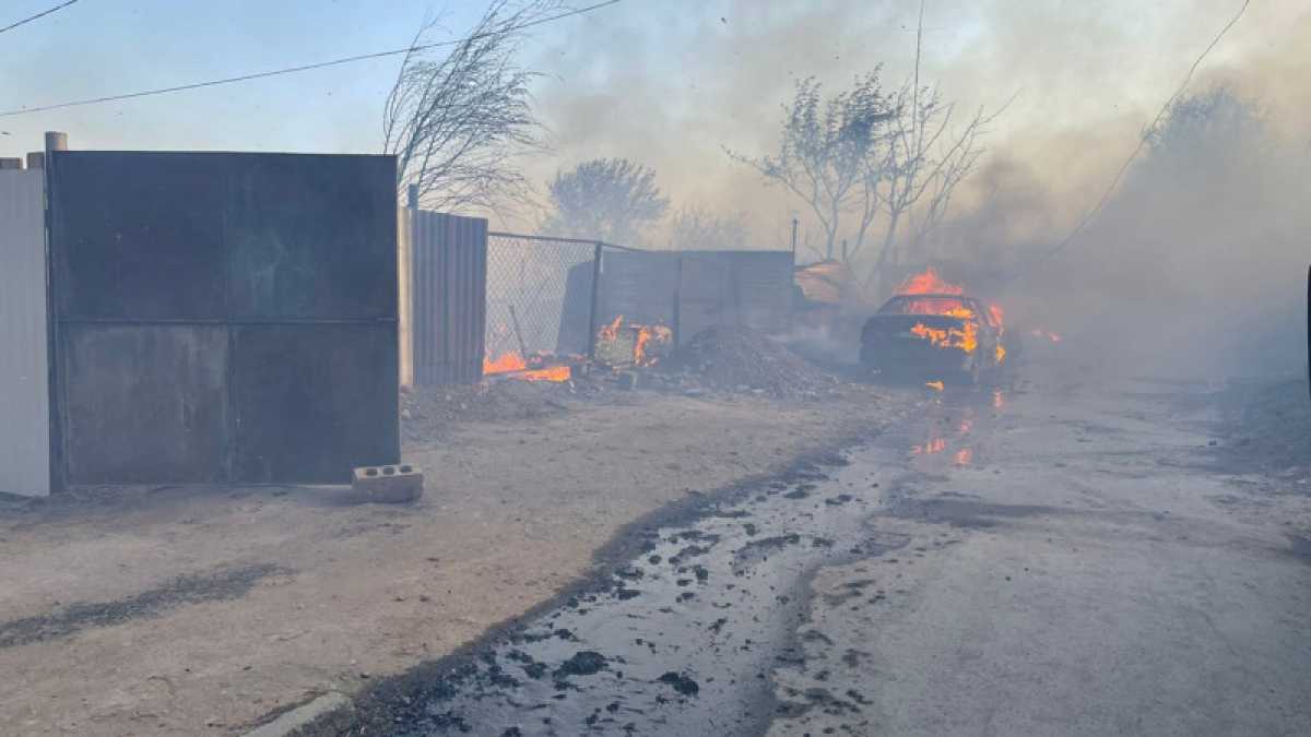 Костанайцы собирают вещи и деньги для семьей, чьи дома и имущество сгорели в результате пожара 9 мая