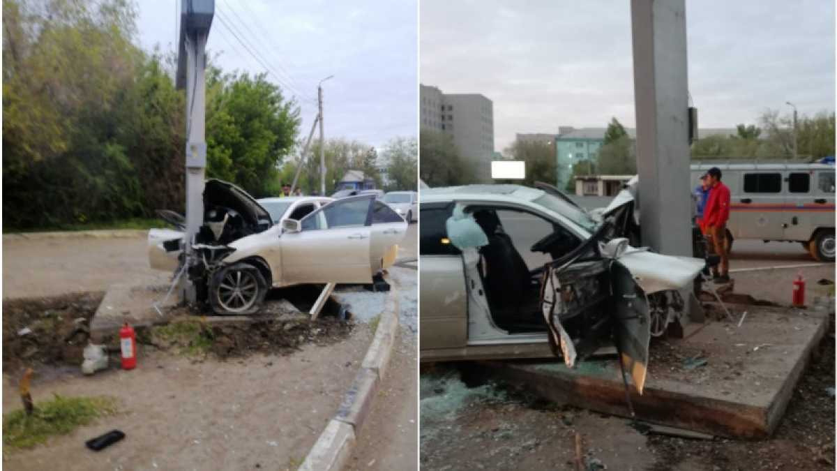 Автомобиль влетел в билборд в ЗКО, пассажирка погибла