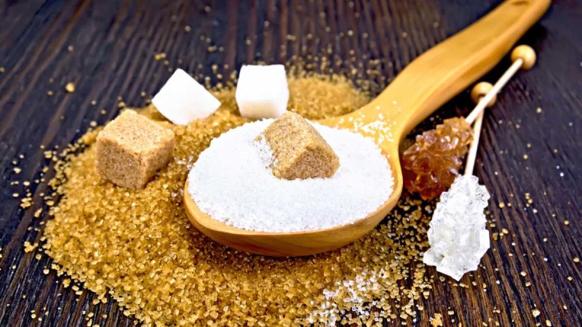 Министр торговли Султанов признал дефицит сахара в Казахстане