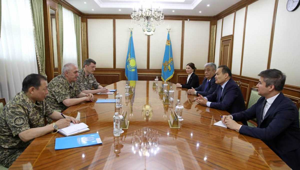 Министр обороны встретился с Генеральным секретарем Организации тюркских государств