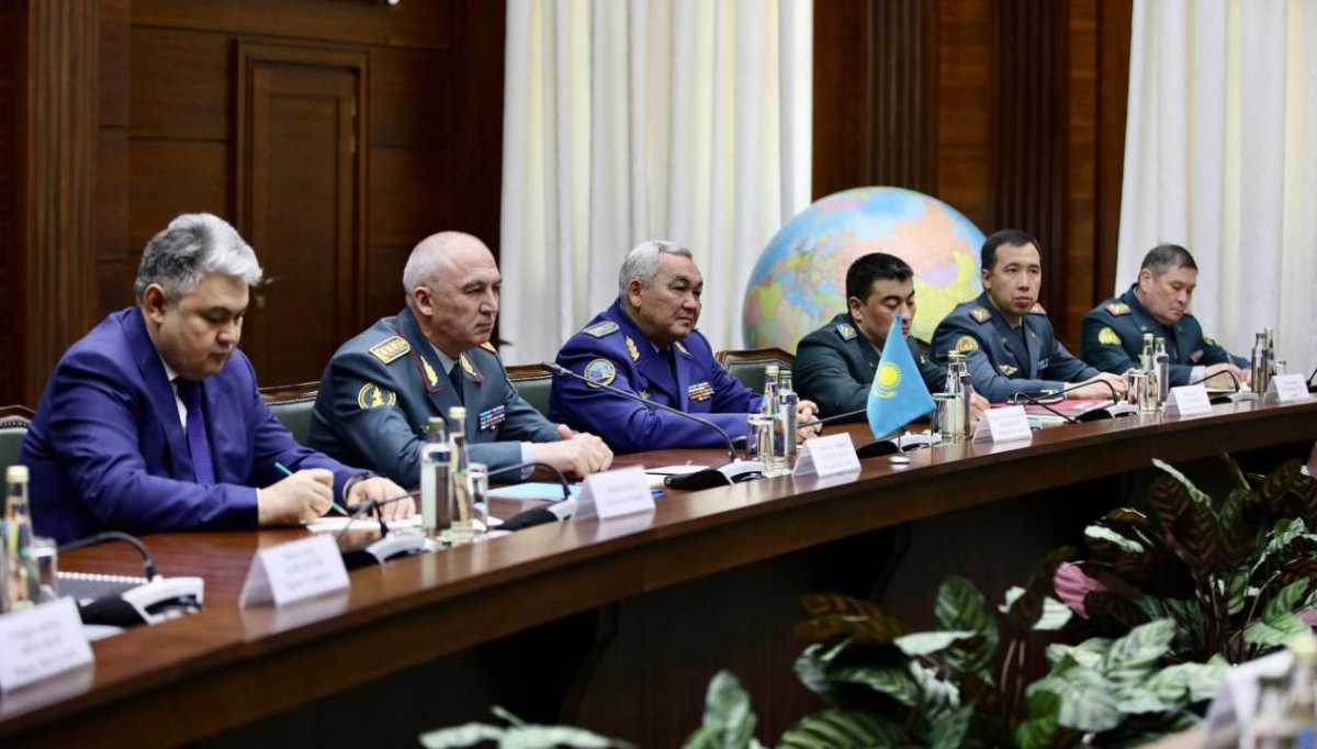 Министры обороны Казахстана и России обсудили вопросы двустороннего сотрудничества