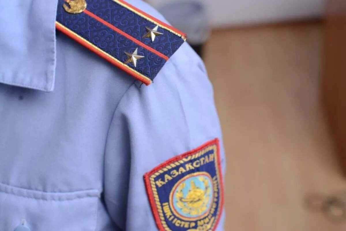 Представлялись полицейскими и оформляли кредиты: мошенников задержали в Павлодарской области