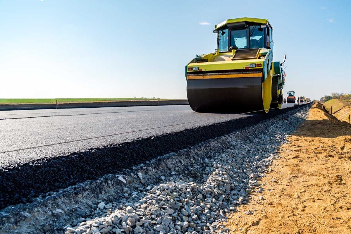 Сколько республиканских автодорог охвачено дорожно-строительными работами в Казахстане?