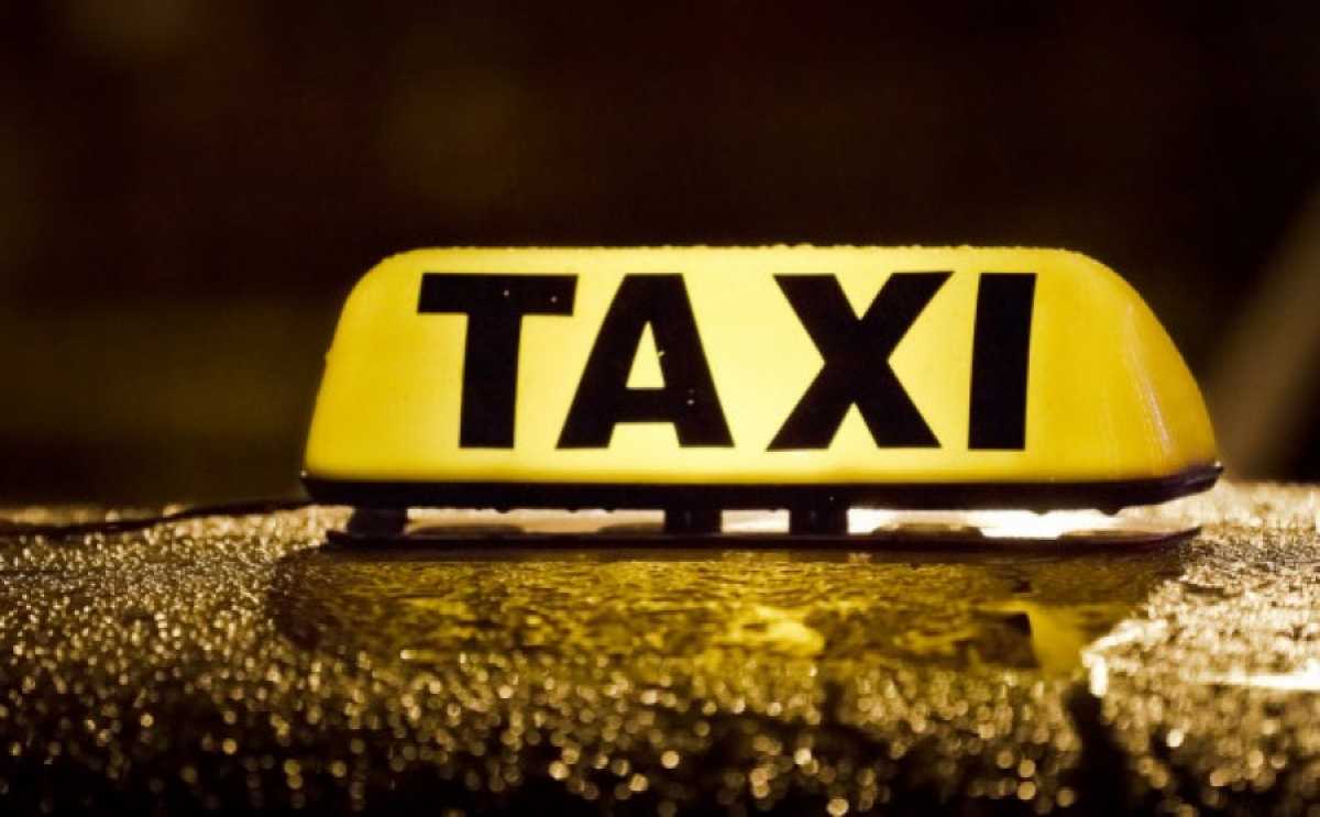 В столице ежедневно выявляют нелегальных таксистов среди иностранных граждан