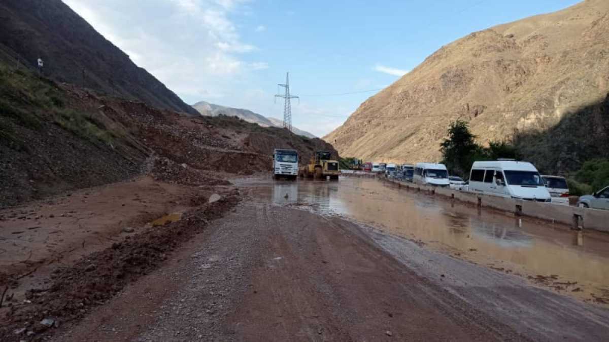 Дорога на Иссык-Куль снова закрыта из-за селя