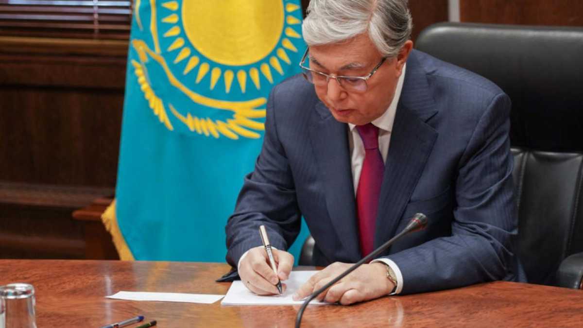 Президент Казахстана освободил Ерлана Идрисова от должности посла в четырёх странах