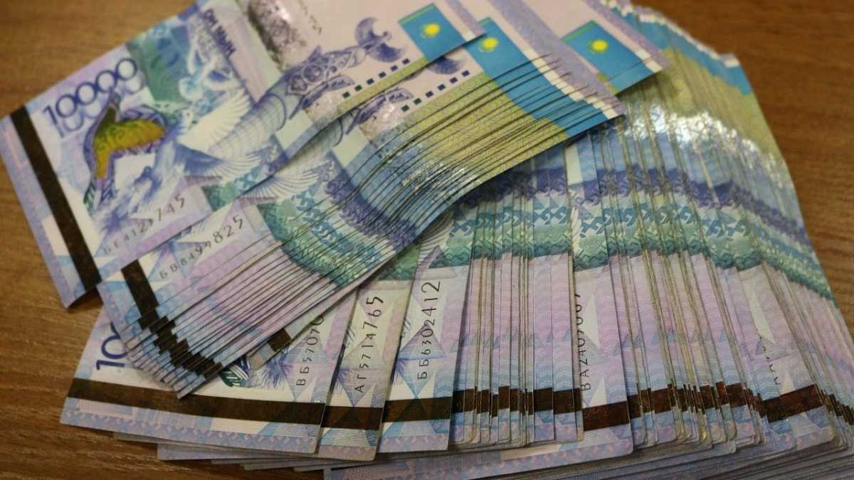 Чиновник заплатит многомиллионный штраф за получение взятки в Алматы