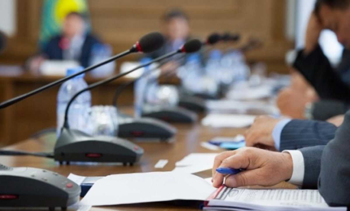 Депутаты-конформисты в Казахстане соглашаются на все законопроекты и ничего не оспаривают