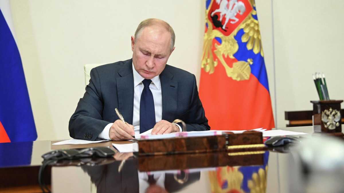 Путин подписал пакет поправок о военной службе