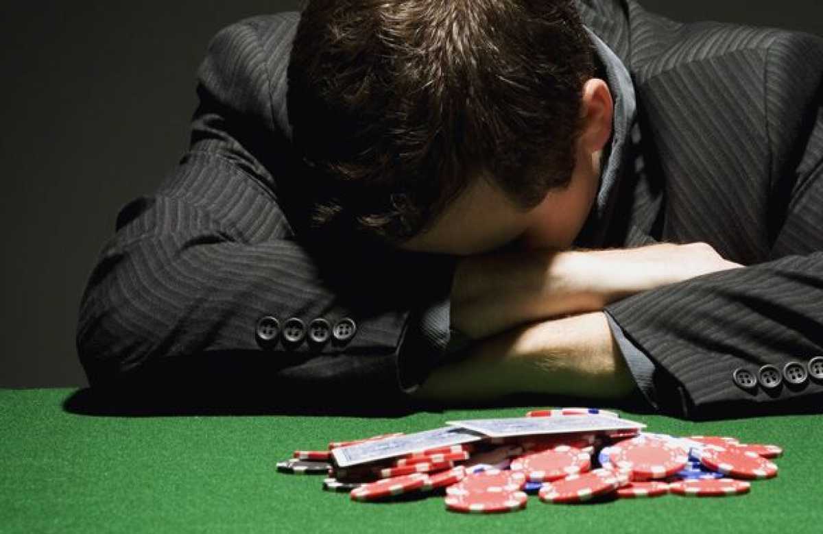 Игроман в Астане заложил родительскую квартиру и проиграл в казино