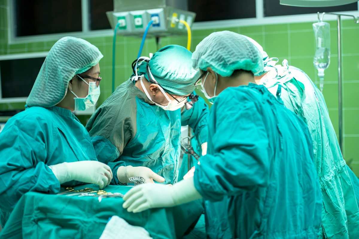 Искусственное сердце имплантировали мужчине в Алматы