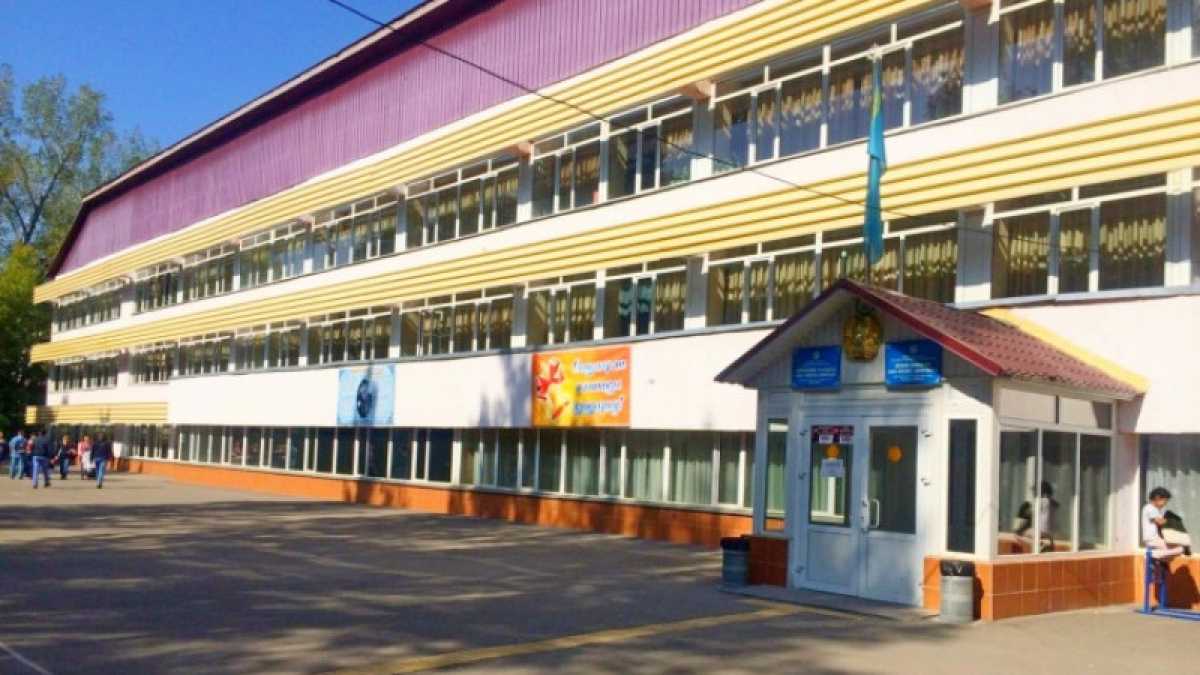 Новый директор алматинской гимназии покинула пост после жалоб учителей