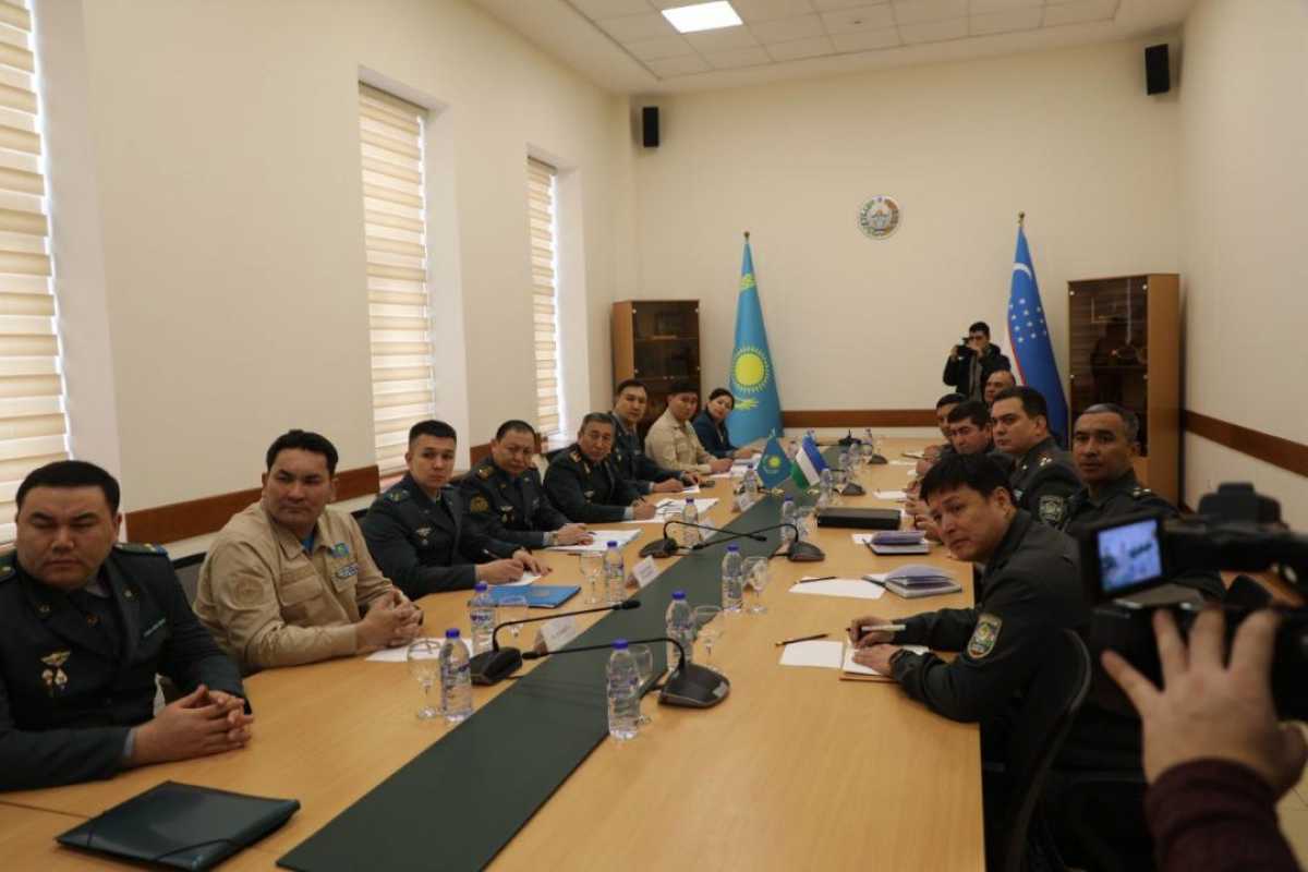 Военные Казахстана и Узбекистана обсудили вопросы патриотического воспитания молодежи