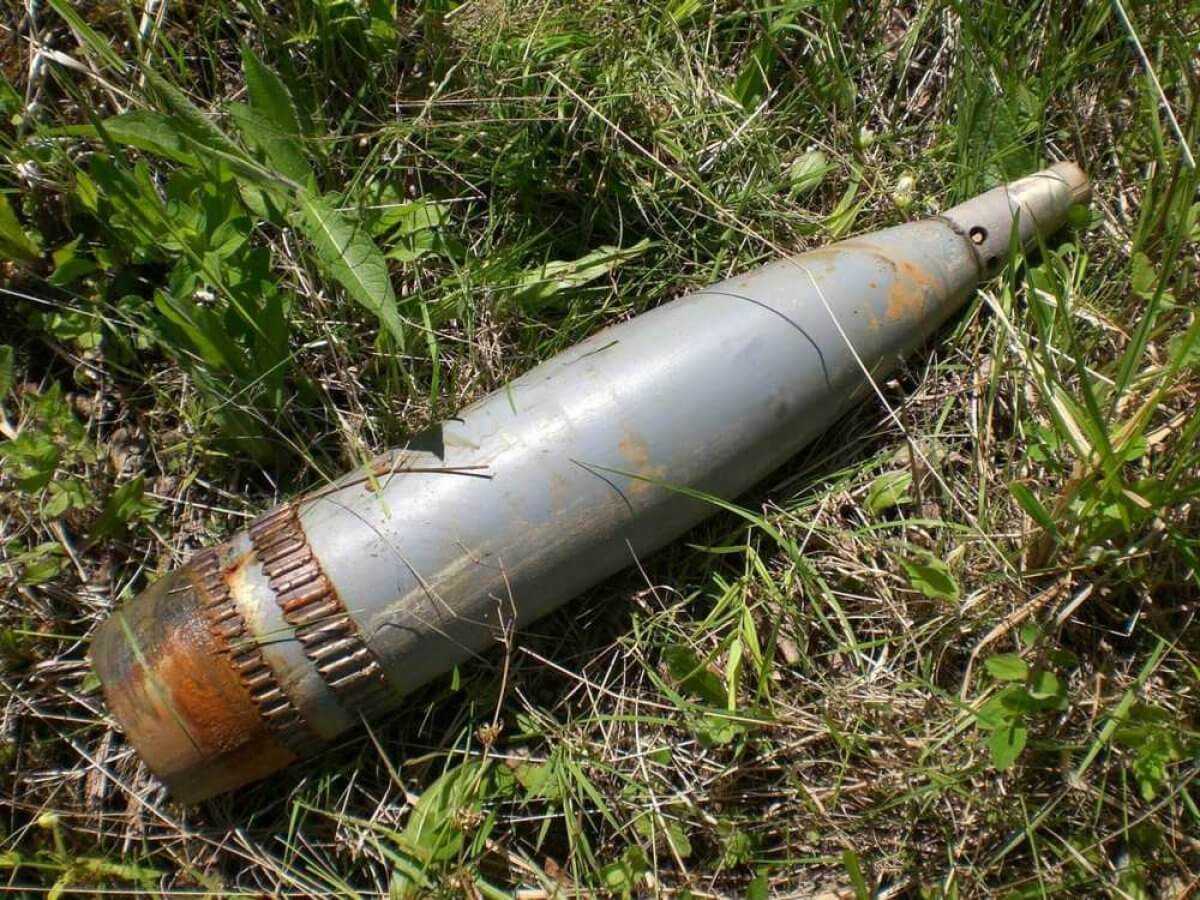 В заброшенном бомбоубежище Алматы нашли артиллерийский снаряд