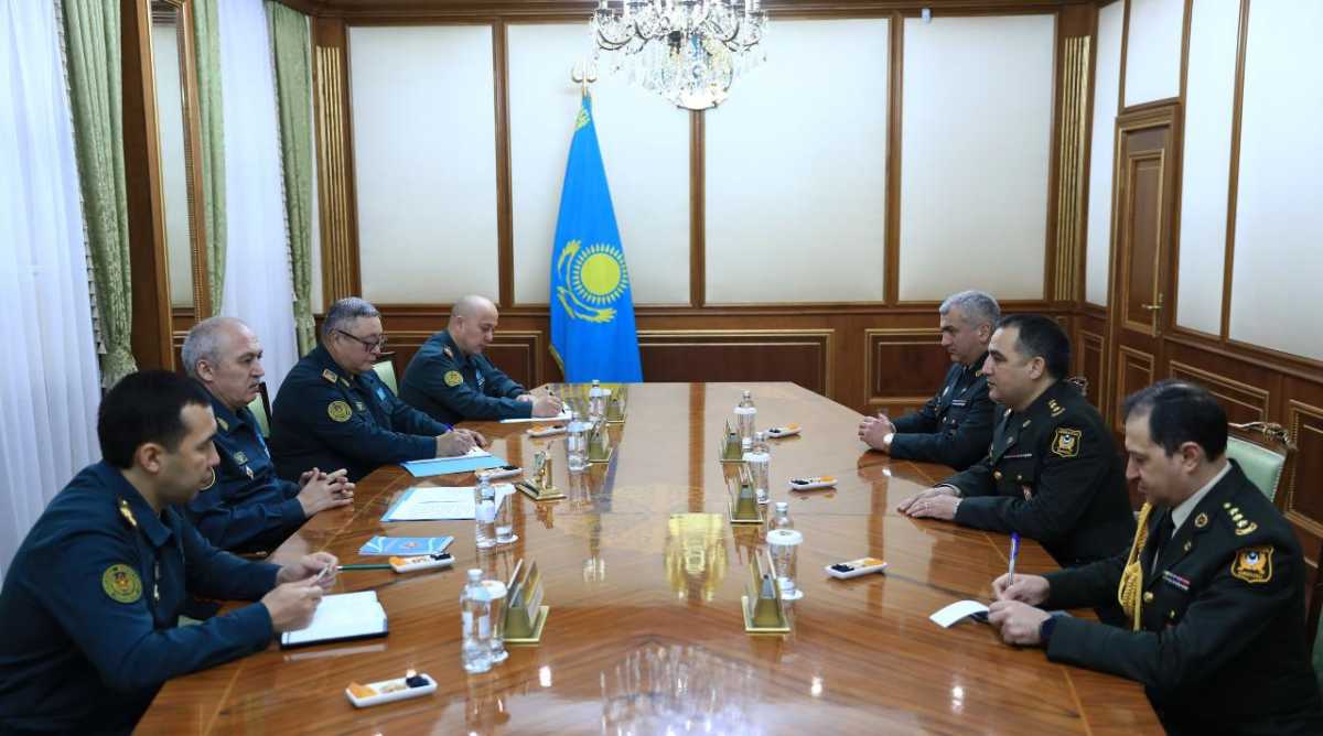 Министр обороны встретился с представителями военных вузов Азербайджана