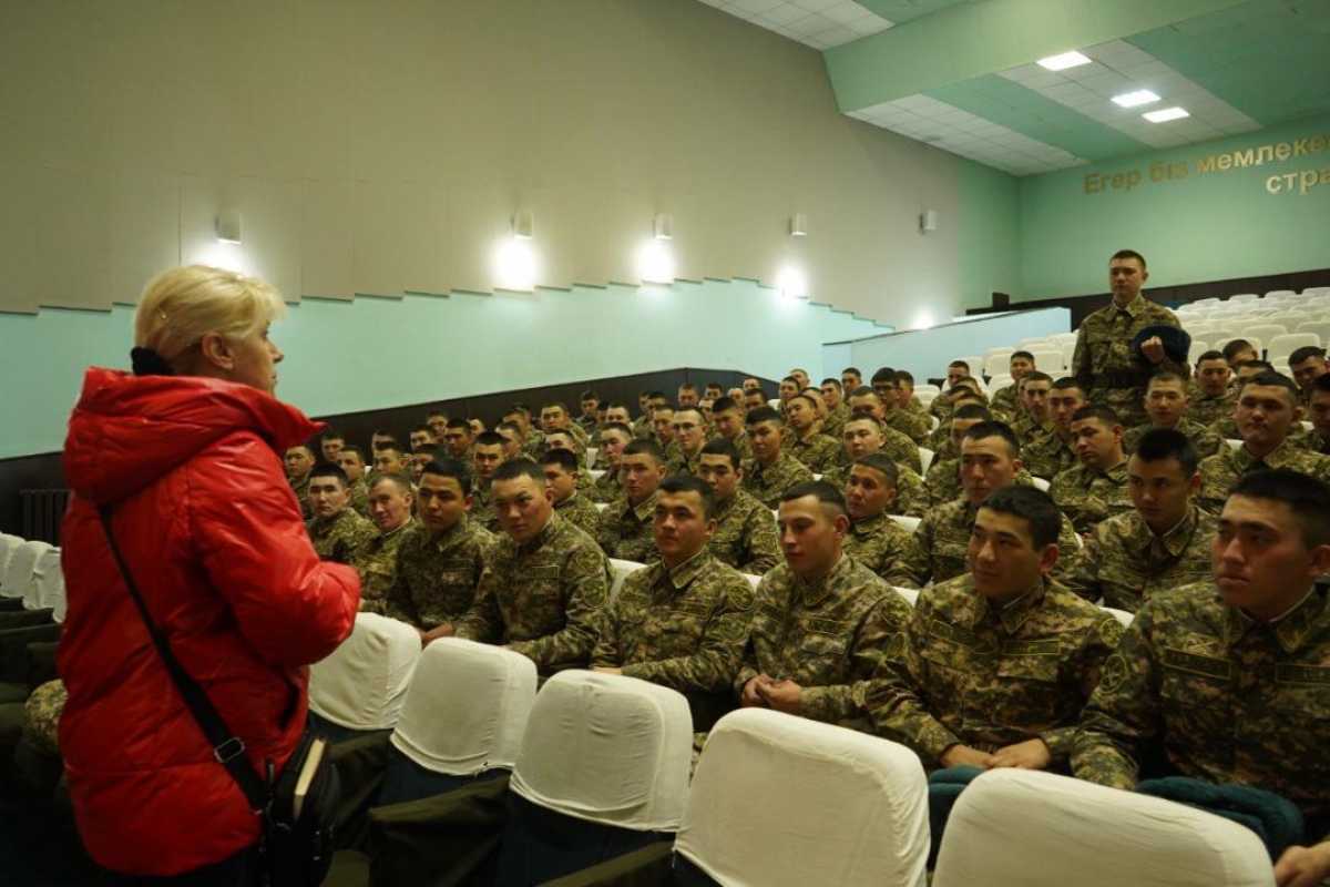 Общественники посетили воинские части Гвардейского гарнизона
