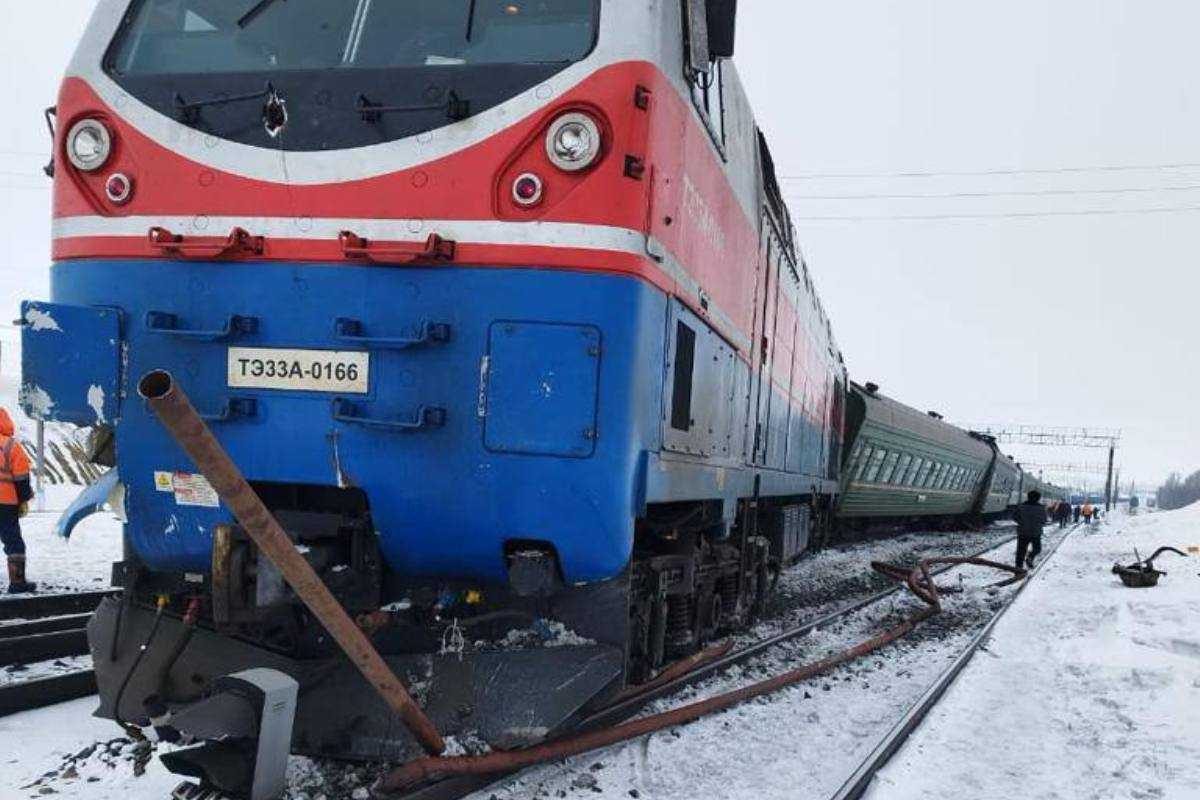 Вагон пассажирского поезда сошел с рельсов в Актюбинской области