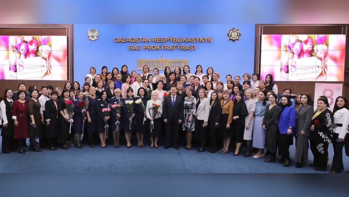 В Генпрокуратуре РК поздравили женщин с 8 марта