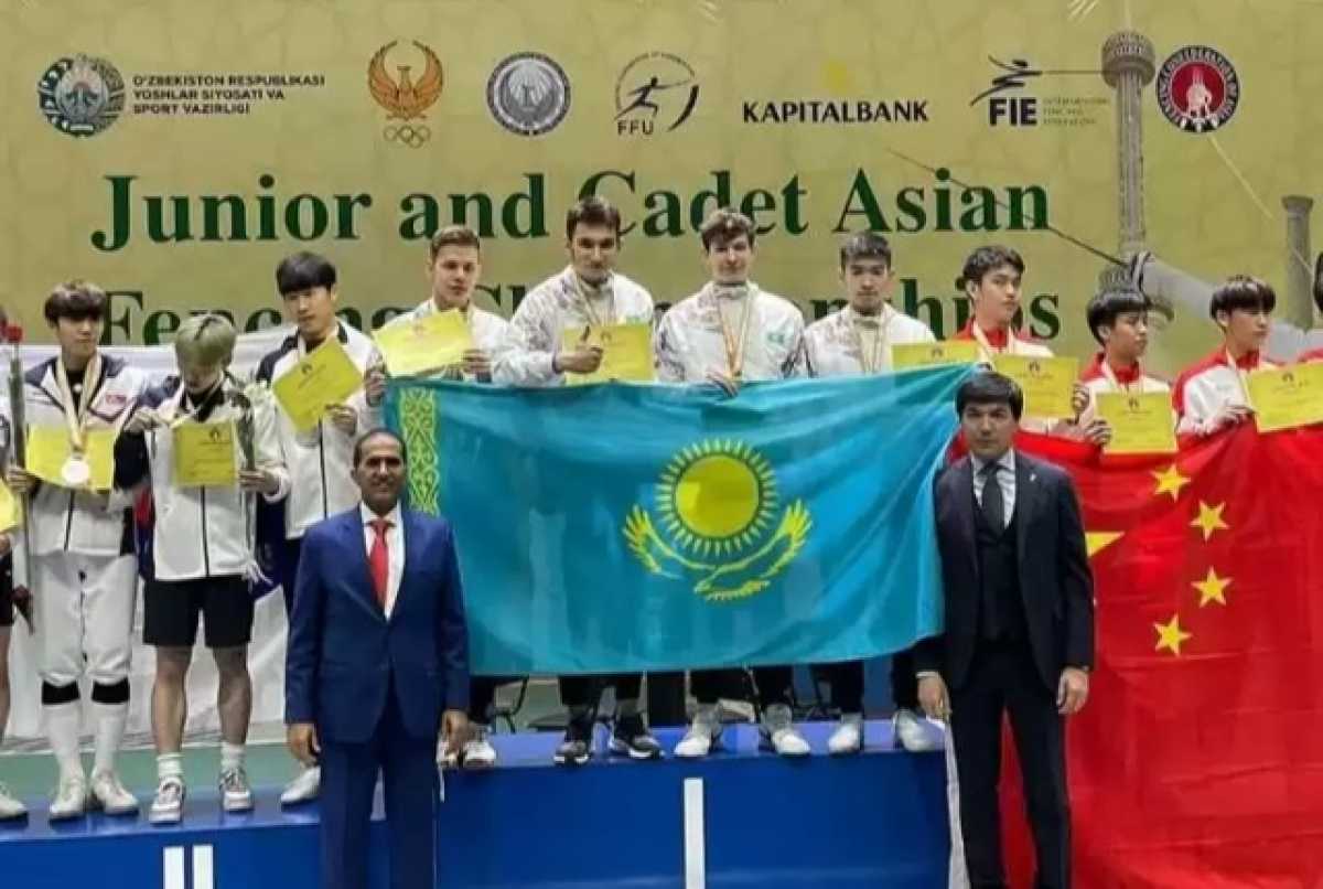 Сборная Казахстана завоевала «золото» ЧА по фехтованию