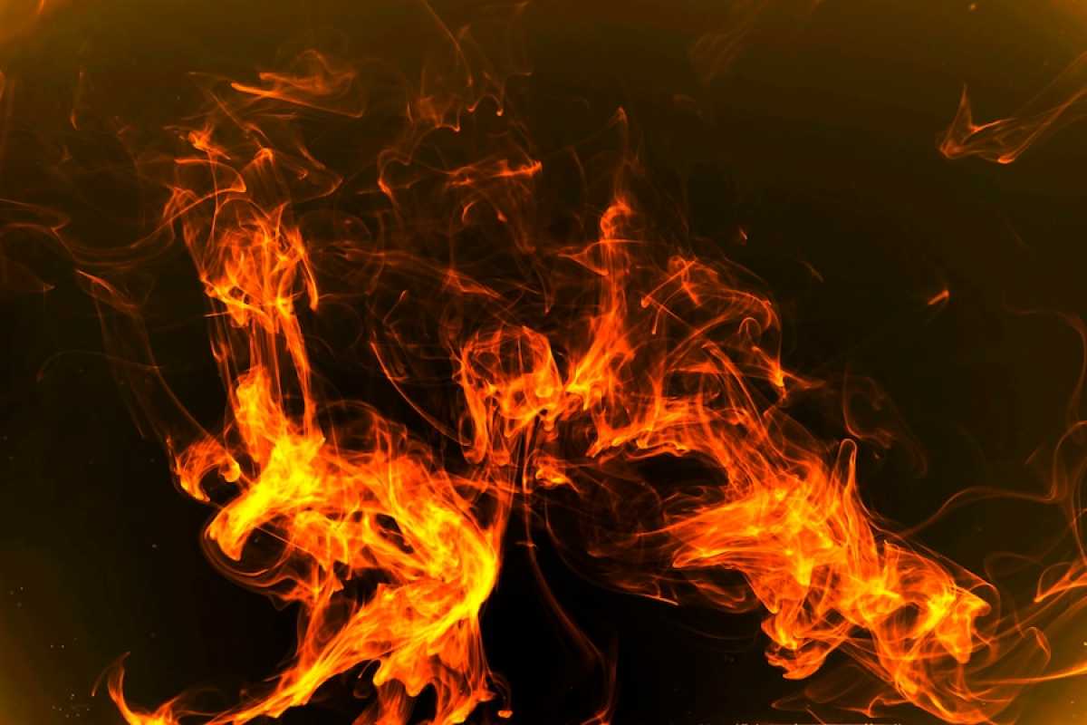 Три человека погибли в пожаре в ВКО