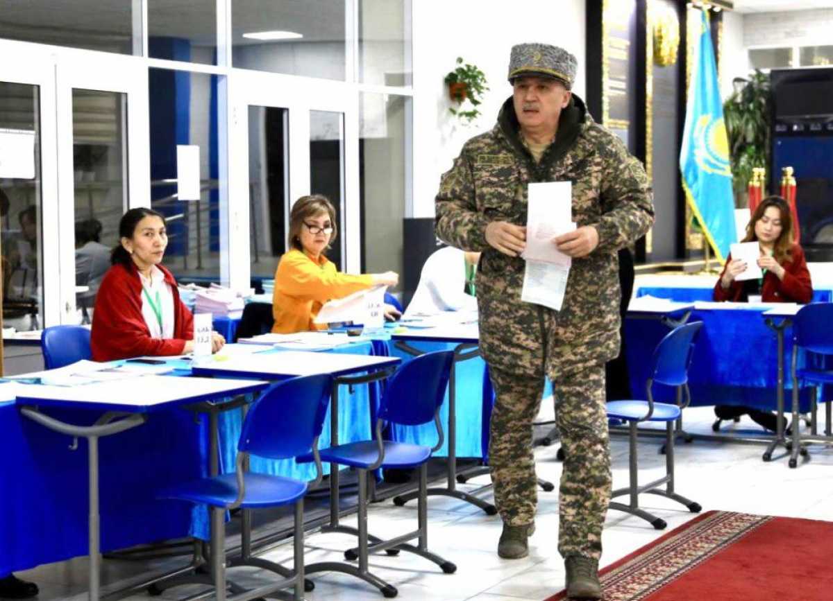 Министр обороны принял участие в выборах депутатов представительных органов