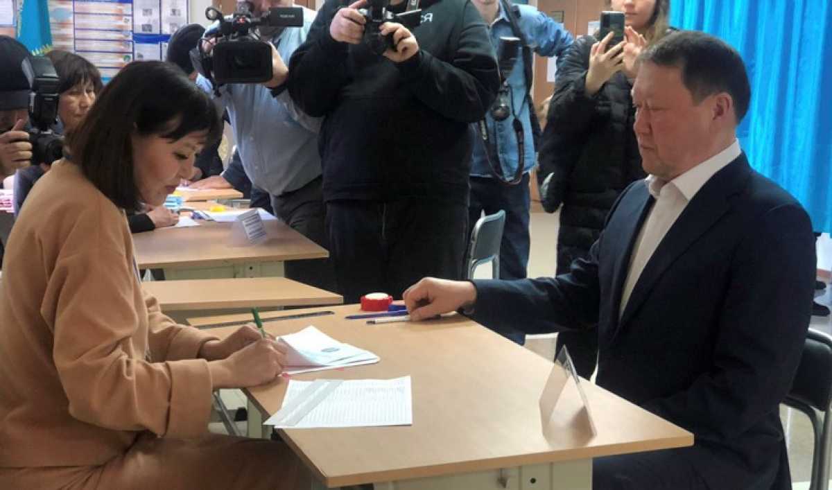 Аким Костанайской области проголосовал на выборах в Мажилис и маслихаты РК