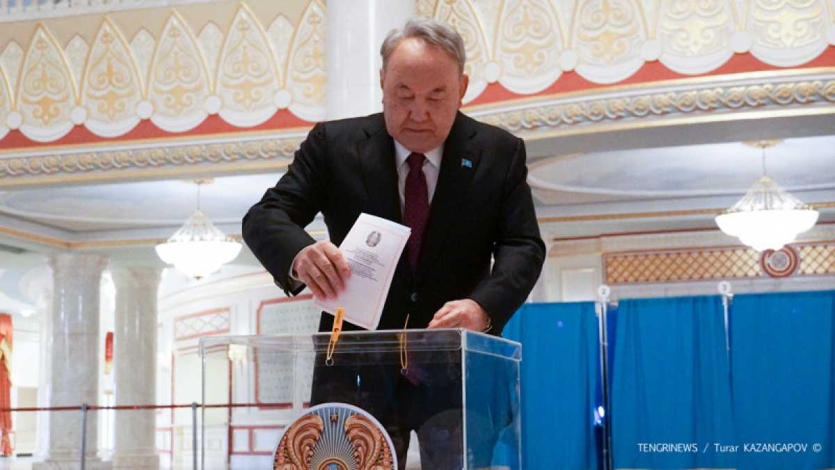 Назарбаев проголосовал на выборах депутатов