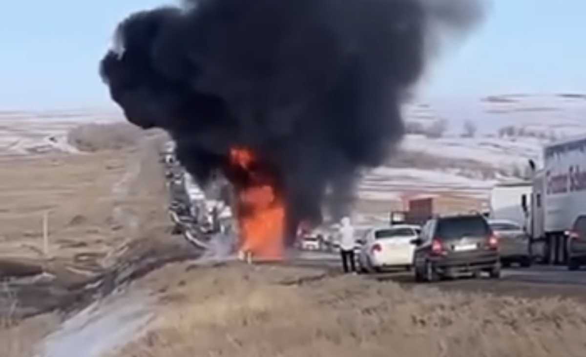 Автомобиль сгорел в ДТП в Актюбинской области - погиб водитель