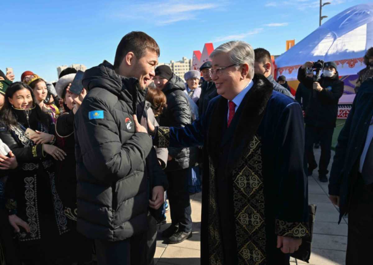 «Жарайсын»: Токаев и Рахмонов встретились на праздновании Наурыза в Астане